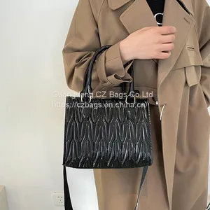 Popular Patent Leather Handbag French Princess of Wales Bag Small Lingge Single Shoulder Women's Bag 2021 Autumn and Winter New Messenger Bag thumbnail-1