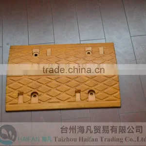 Traffic Reflective Rubber Speed Humps Used on Road/ Black and Yellow Removable Rubber Road Humps for Crossroad thumbnail-2