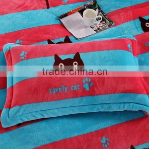 China Thick High Quality Red Stripe Flannel King Size Comforter Sets Cat Print Bedding Set thumbnail-4