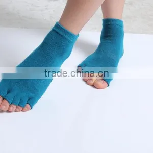 Non-slip Yoga Massage Five Fingers Socks Environmental Particles Wear Cotton Antibacterial Yoga Socks Wholesale thumbnail-1