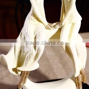 Romantic Couple Figurine Wedding Gift Box Wholesale Malaysia thumbnail-3