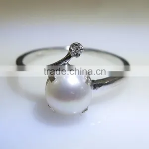 Sterling Silver Ring With Pearl & Diamond Natural Nontreated thumbnail-1