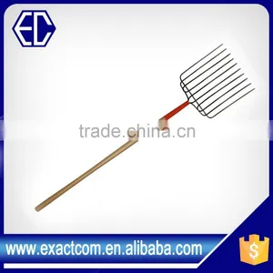 Wooden Handle Welded Manure Fork thumbnail-5