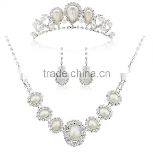 Fashion Rhinestone And Pearl Women Bridal Jewelry Set thumbnail-1