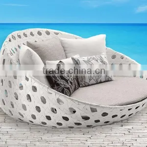 Round Sunbed in White Wicker Rattan for Beach View thumbnail-1