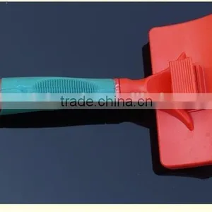 Self Cleaning Pet Brush thumbnail-4