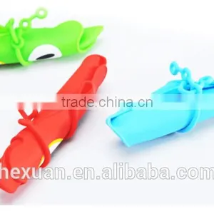 Eco-Friendly Cheap Custom Adult Blank Triangle Crochet Silicon Baby Bib thumbnail-5