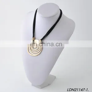 Fashion New Design Suede Layered Circle Pendant Wron Siver and Gold Necklaces thumbnail-4