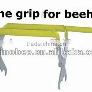 Spring-loaded Frame Grip With Manipulation Tool for Beekeeping thumbnail-1