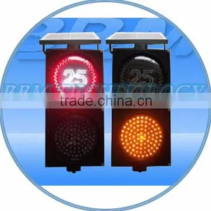 Environmentally-friendly Solar Led Traffic Light With 5mm LED thumbnail-1