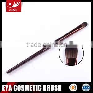 High Quality Shadow Brush With Synthetic Hair and Wooden Handle thumbnail-1