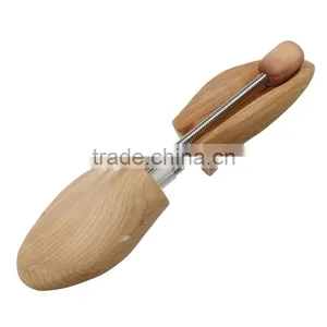 American Red Cedar Woos Type Shoe Tree With Strong Spring thumbnail-5