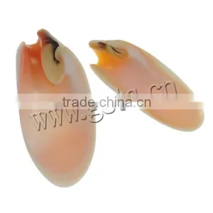 10.5x25x4-13x33.5x6mm Trumpet Shell Natural Freshwater Shell Pendants thumbnail-1