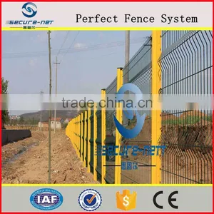 PVC Coated Peach Post Metal Wire Mesh Fence thumbnail-4