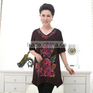 New Arrival Middle Aged Ladies V-neck Half Sleeve Beaded Flower Printed Blouse thumbnail-3