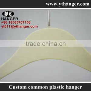 IMY-524 Imitation Wood Grain Plastic Top Hangers for Fabric Cheap thumbnail-4