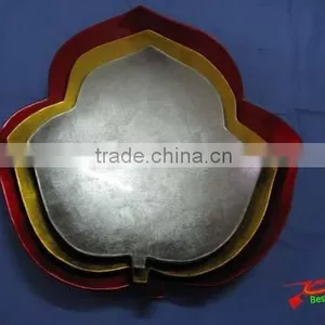 Set of Leaf-shaped Lacquer Plates With Silver-leaf Deco thumbnail-1