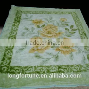 China Suppliers Wholesale Fleece Blankets 100% Polyester Cuddly Super King Size Mink Blanket thumbnail-3