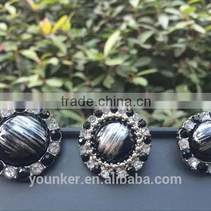 Hot Sale New Style Acrylic Rhinestone Button Five Shapes Cheap Sewing Plastic Button thumbnail-4