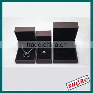 Fashion Small Red Paperboard Jewelry Box thumbnail-3