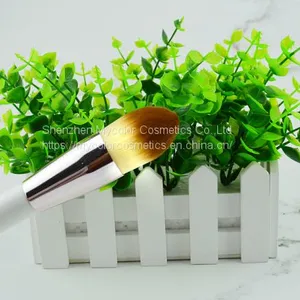 Multifunction Arrowhead Flame Powder Brush Foundation Brush thumbnail-3