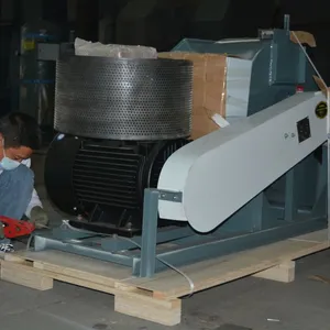Heavy-Duty Diesel Wood Shredder With 1000kg/hr Throughput for Sawmills thumbnail-4