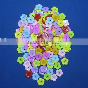 Flower-shaped Plastic Buttons thumbnail-1