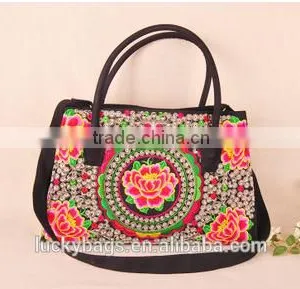 China Wholesale Ethnic Embroidery Boho Ladies Shoulder Bags thumbnail-1