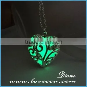 Fashionable Luminous Necklace Glow In Dark Hollow Heart Pendant Necklace thumbnail-5