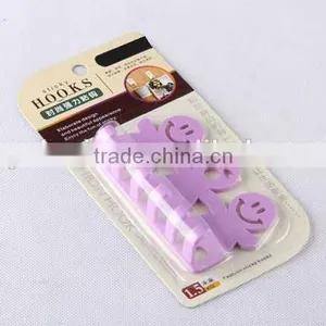 Human Shaped 6 Hooks Plastic Toothbrush Holder thumbnail-2
