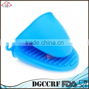 NBRSC High Quality Heat Resistant Mini Cooking Pinch Mitts Silicone Gloves Pot Holder thumbnail-4