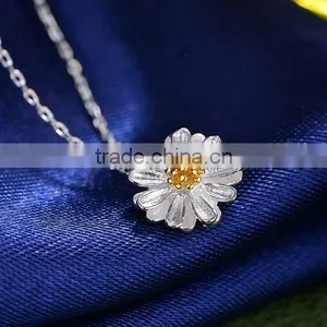 Sterling Silver Lovely Daisy Flower Charm Chain Pendant Necklace thumbnail-1
