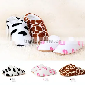 2015 New Autumn Winter Milk Cow Red Lips Coral Fleece Lovers Slippers at Home Cotton-padded Indoor Slippers thumbnail-1