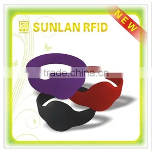 Newest Style Customized Silicone Wristband / Bracelets/ Wrist Band thumbnail-6