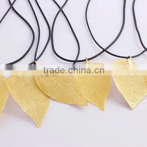 Best Selling Beautiful Leaf Shaped Gold Plated Alloy Pendant Necklace thumbnail-4