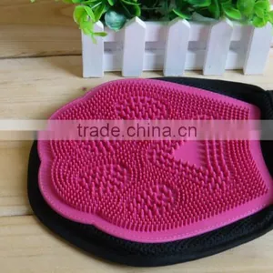 Pet Washing Gloves thumbnail-1