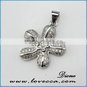 Latest Charm Micropave Setting Crystal Jewelry Pendant Fashion Jewelry of Four Leaf Clover Pendant for Sale thumbnail-2