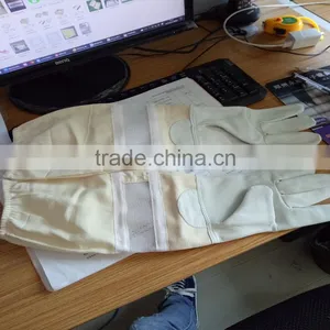 2017 Beekeeping Tools/Sheepskin Materical Bee Gloves/50cm Fencing Protection Honey Bee Glove thumbnail-1