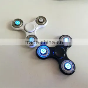 699 New Type Tri Led Hybrid Ceramic Bearing Spinner Led Glow Light Hand Fidget Spinners Spinner Toy thumbnail-1