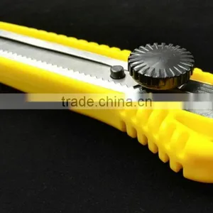 Utility Cutter With a Screw thumbnail-3