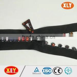High Quality Single Row Colorful Diamond Custom Puller Rhinestone Zipper thumbnail-1
