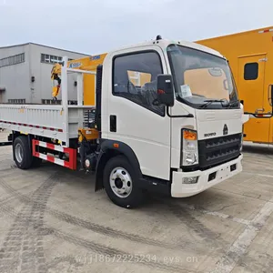 Sinotruk 3-seater Export-type Small Truck-mounted Crane Equipped With a 3-ton Xcmg Straight Boom Crane thumbnail-1