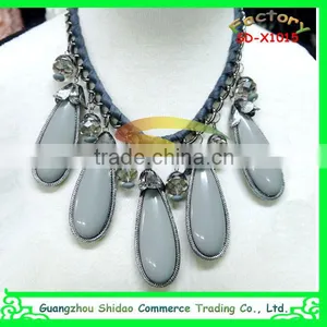 Classic Vintage Elliptic Type Jewel Gray Chunky Pendant Statement Necklace thumbnail-1
