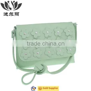 Hot Selling Crossbody pu Bag With 3d Flowers on Flap thumbnail-1