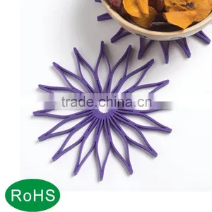 Multi-use Flower-shaped Trivet Table Decoration Table Pad thumbnail-1