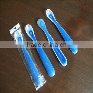 LFGB Healthy Silicone Newborn Baby Feeder Spoon Handle Baby Spoon thumbnail-5