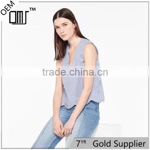 Striped Cotton Top With Wave Cut V-neck and Hem Sleeveless Shirt Tank Tops thumbnail-1