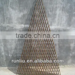 Willow Fan Trellis thumbnail-1