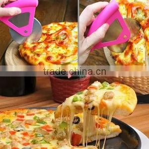CY135 Stainless Steel Pizza Cutter With Handle Rolling Pizza Knife thumbnail-5