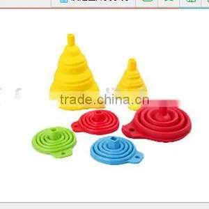 Folding Telescopic Oil Can Use a Funnel, Creative Liquid Separator, Silicone Funnel thumbnail-1